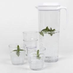 Camp4 Karaffe Mit Schraubdeckel Und 4 Gläser, 1,5 L